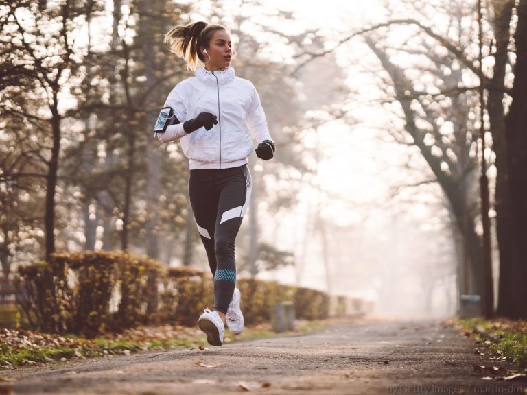 Exercícios Para o Inverno: Agachamento, Flexões, Polichinelos, Prancha, Burpees, Mountain climbers, Abdominais, Caminhada... Saiba mais...